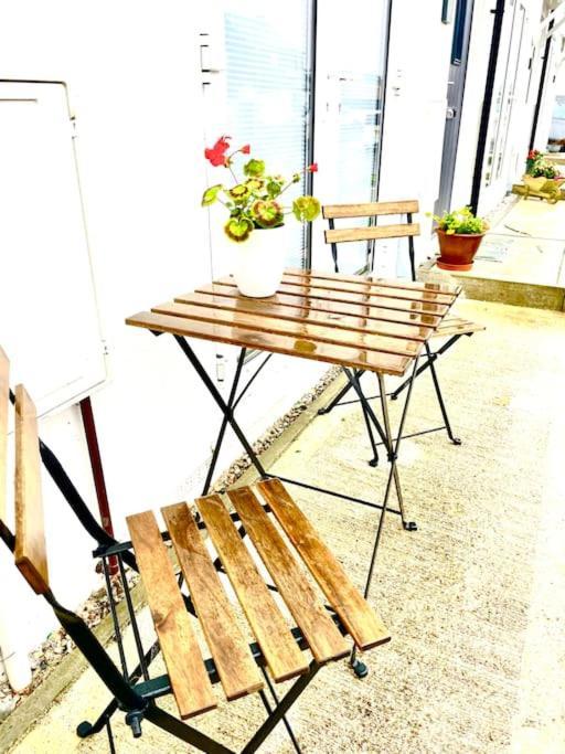 Modern Chic Summer Holiday Retreat. 新码头 外观 照片