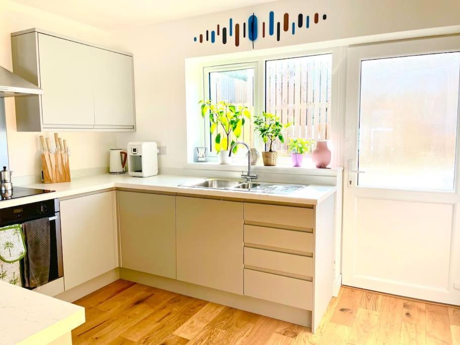 Modern Chic Summer Holiday Retreat. 新码头 外观 照片